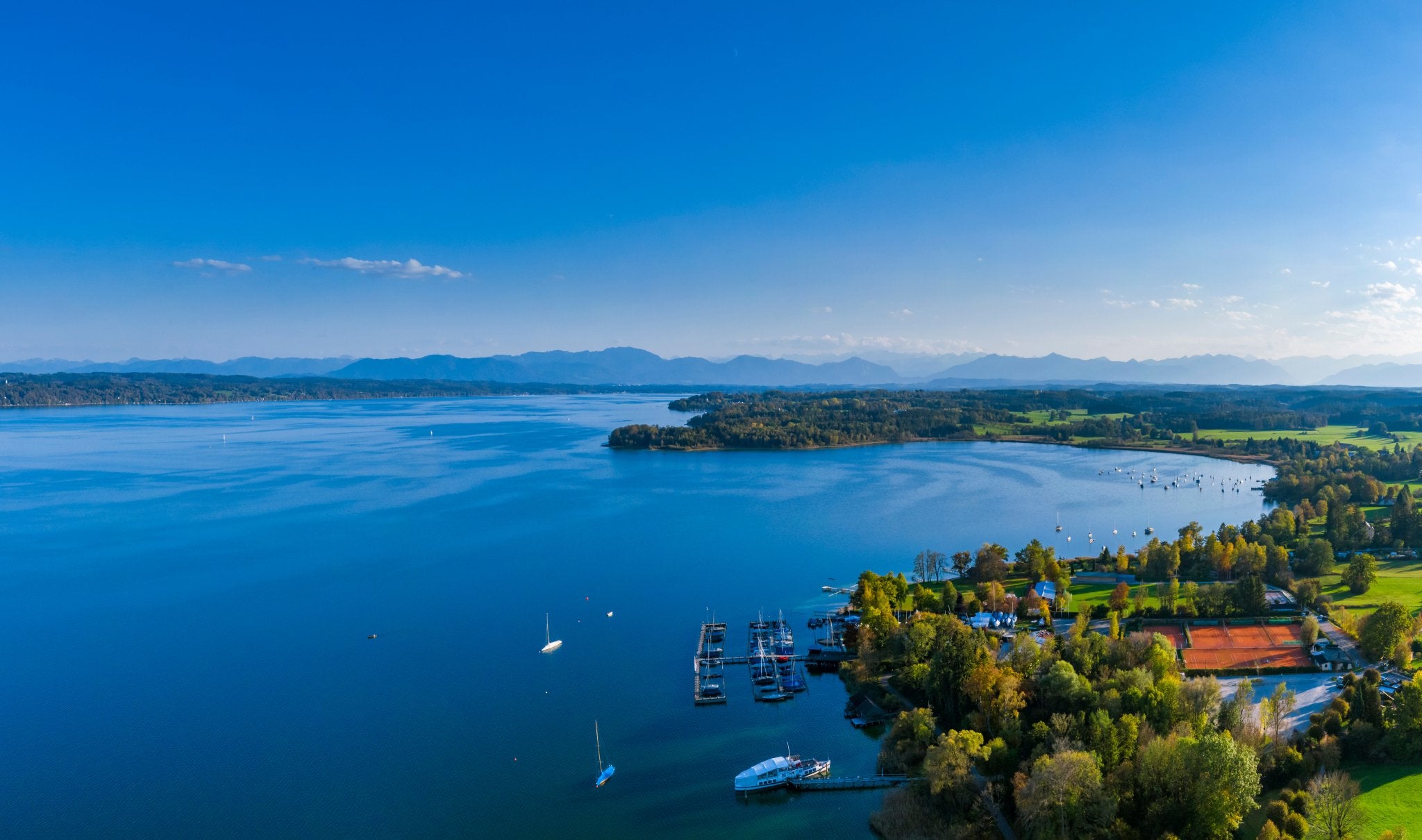 Starnberger See im Fünfseenland mit Badestellen, Uferwegen und Alpenblick – Baden und Aktivitäten am See