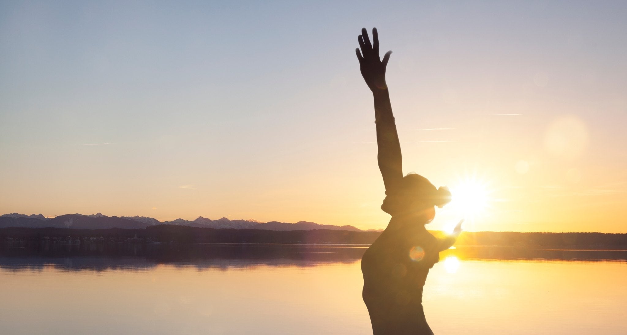 Blick über den Ammersee im Fünfseenland mit Uferwegen und Natur, ideales Ziel für Tagesausflüge in Oberbayern