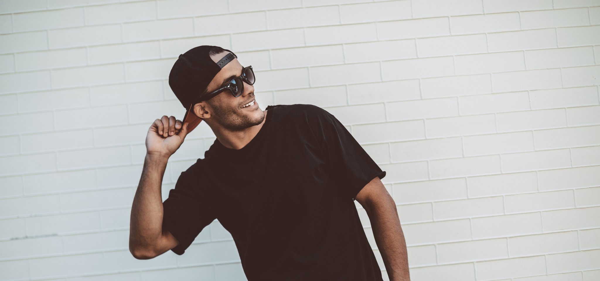 Mann trägt Ammersoul Streetwear Cap – Headwear für See, Sport & Freizeit und Outdoor erhältlich im Online Shop in Bayern