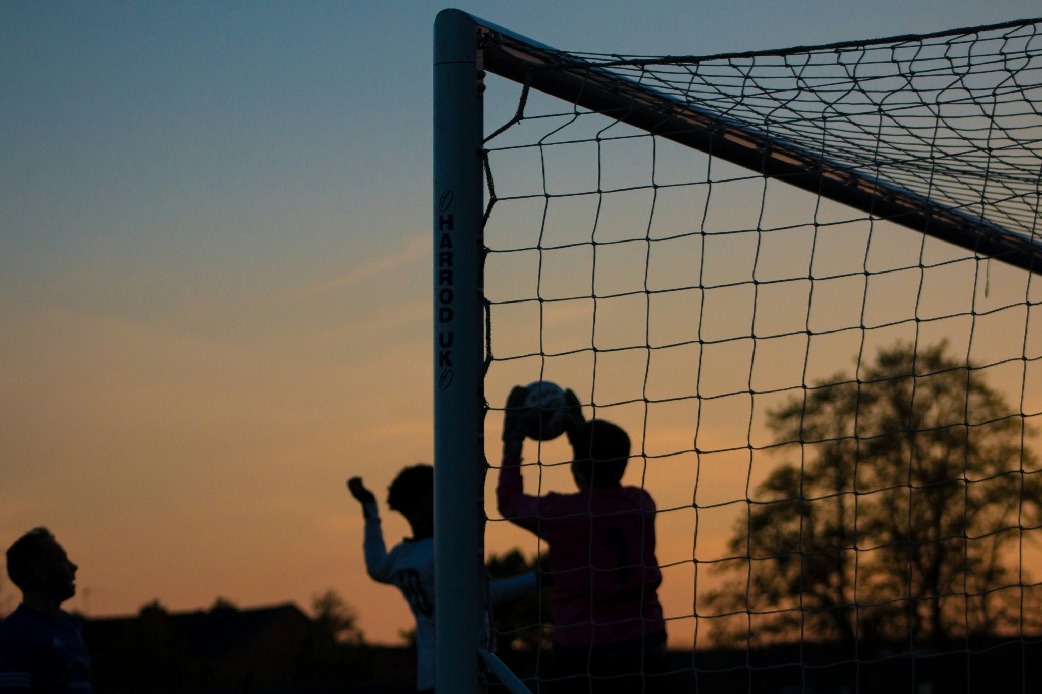 Fußball-Tor beim Sonnenuntergang, Sport- & Freizeit-Mood inspiriert von Ammersee, Starnberger See, Fünfseenland, Bayern