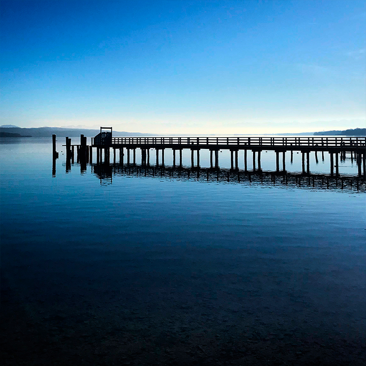 Steg am Ammersee mit Sicht aus Schondorf im Fünfseenland bei München, Landsberg am Lech & Augsburg, Bayern